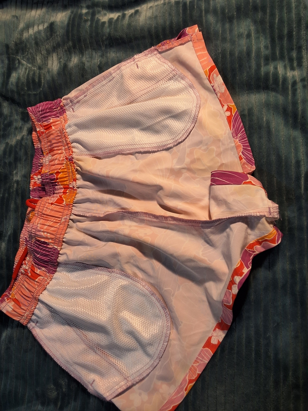 Roxy Floral Board Shorts Size Medium - Picture 4 of 4